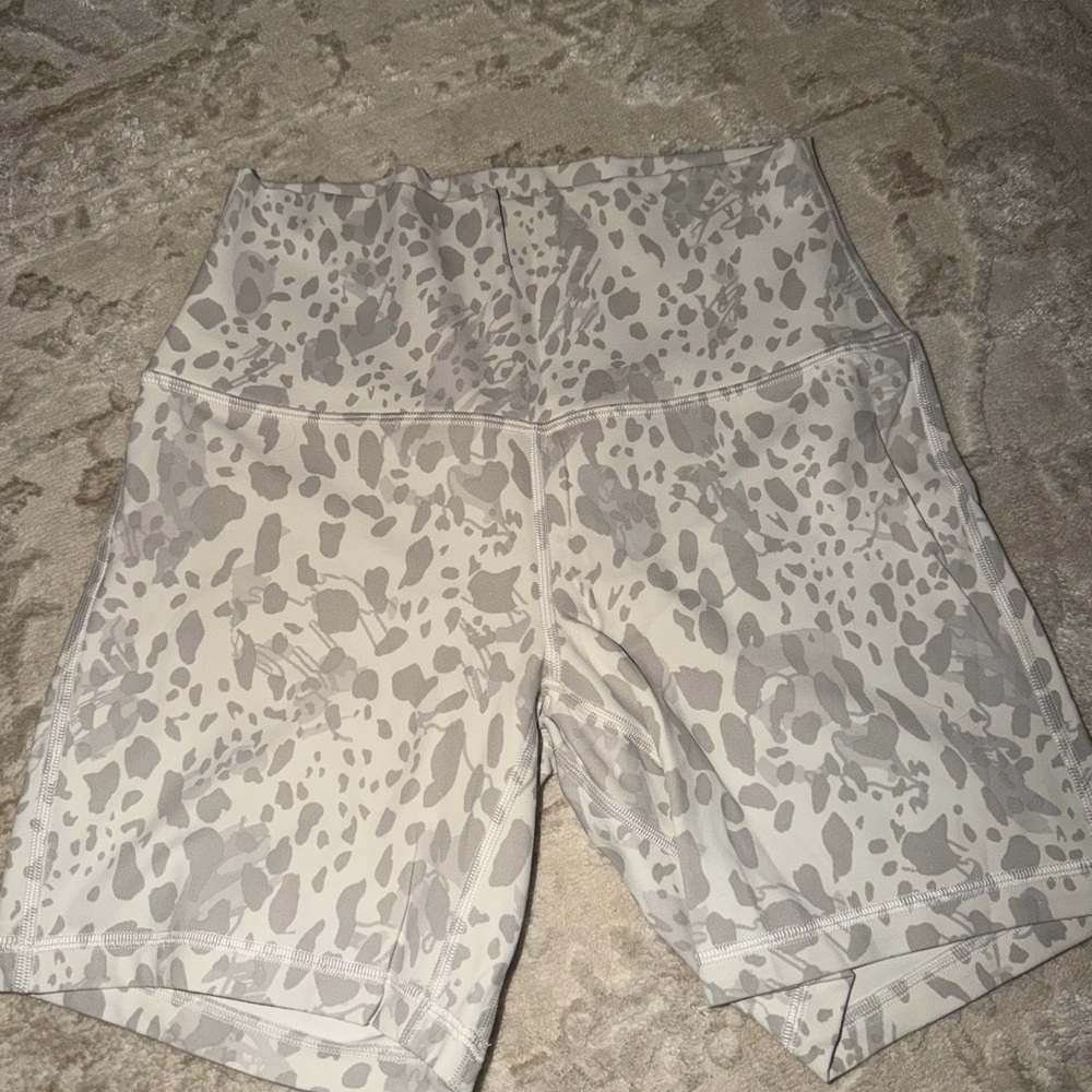 Lululemon Athletica White and Gray Patterned Shorts